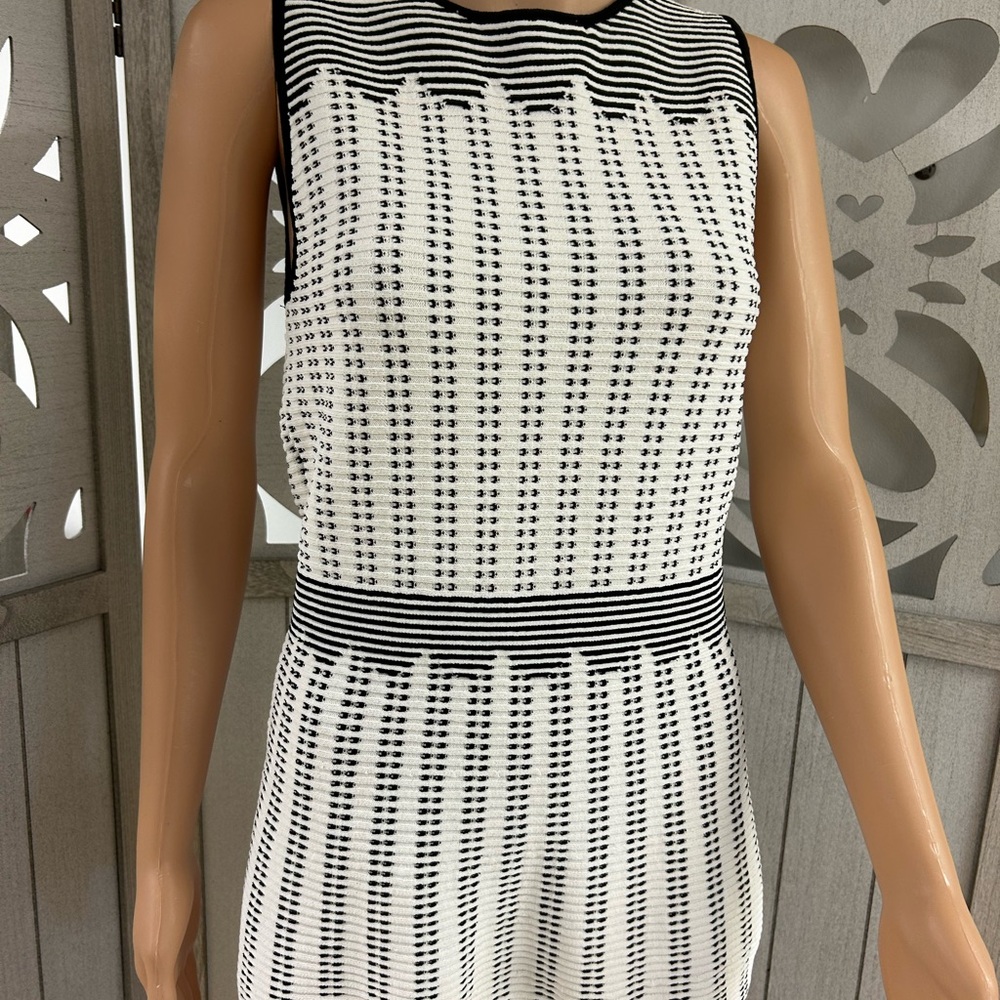 WHBM White House Black Market Black & White Knit Blouse Size Medium